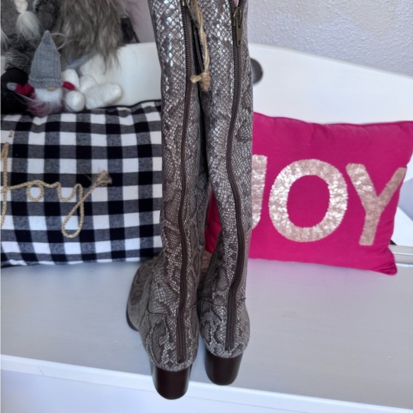 Born brand Snakeskin Knee-High Boots! New! - Picture 6 of 6